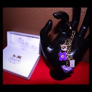 SOLD IN BUNDLES to @woramon NWOT KeyChain