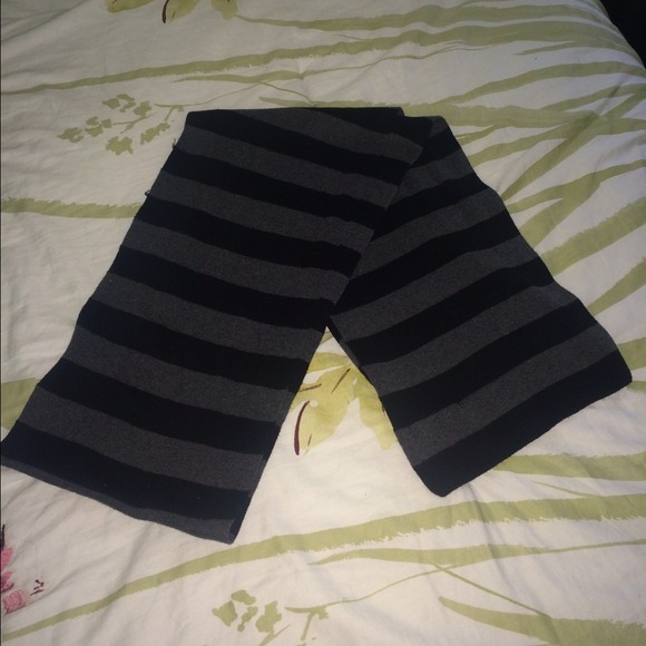 Black and gray striped scarf