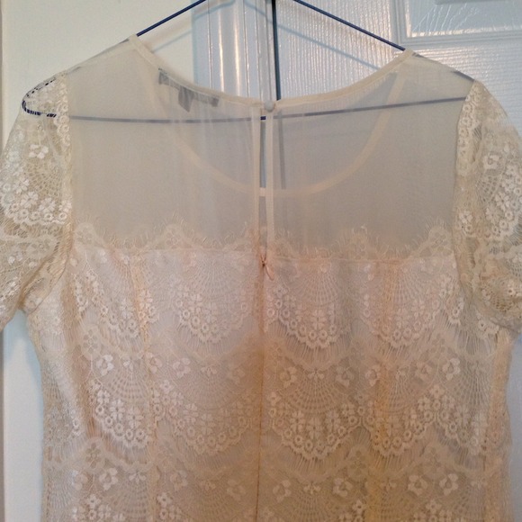 Lace ivory dress - Picture 4 of 4