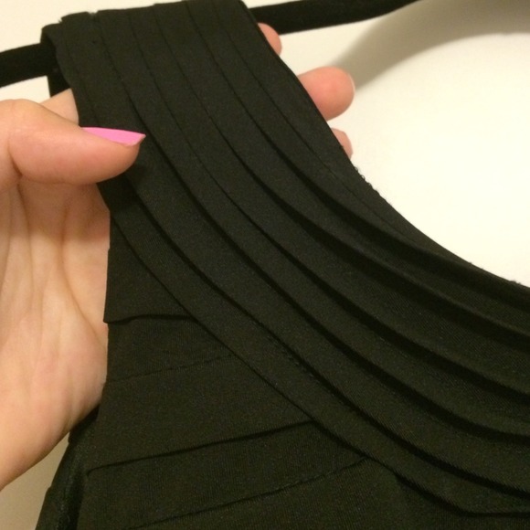 πHP -- Best Dressed β€οΈ Layered black v-back LBD - Picture 2 of 3