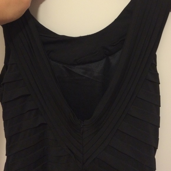 πHP -- Best Dressed β€οΈ Layered black v-back LBD - Picture 3 of 3