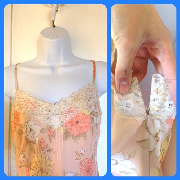 💕HP💕 LOFT Floral Top - Picture 4 of 4