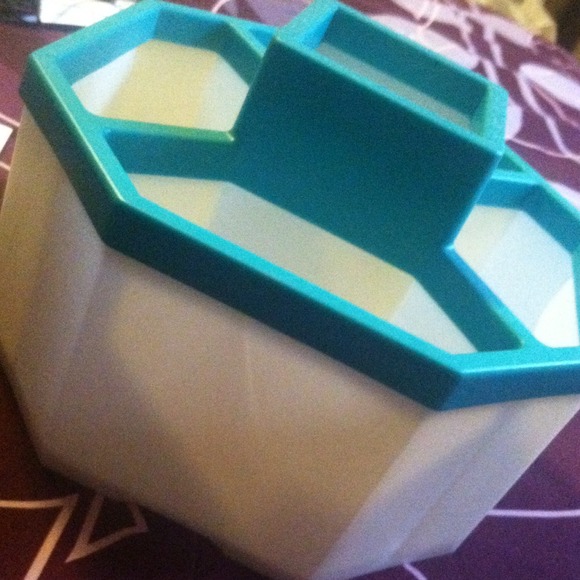 Acrylic makeup organizer