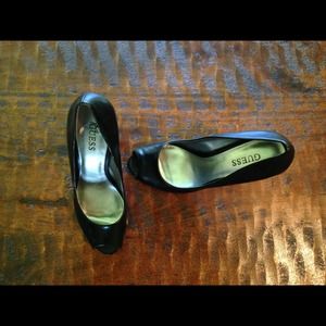 guess black leather peep toe pumps!!