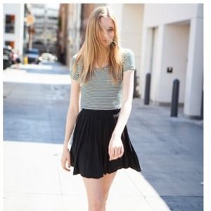 Brandy Melville Heather Skirt in black!