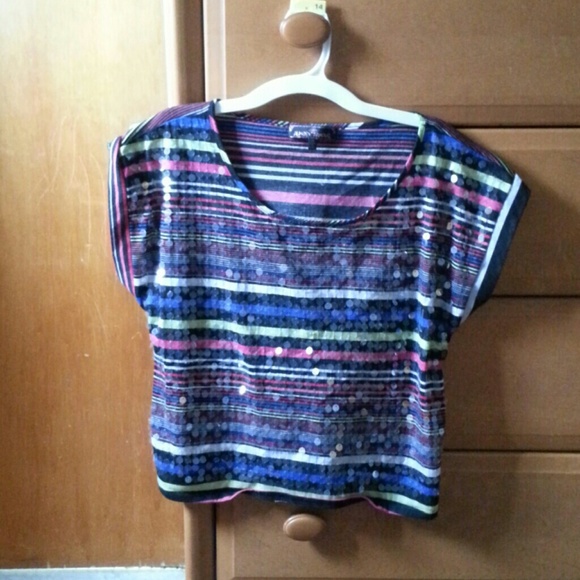 Top - Picture 1 of 2