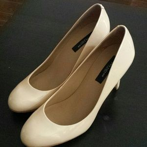 NEW Ann Taylor Nude Pumps 3.5" heel size 7.5