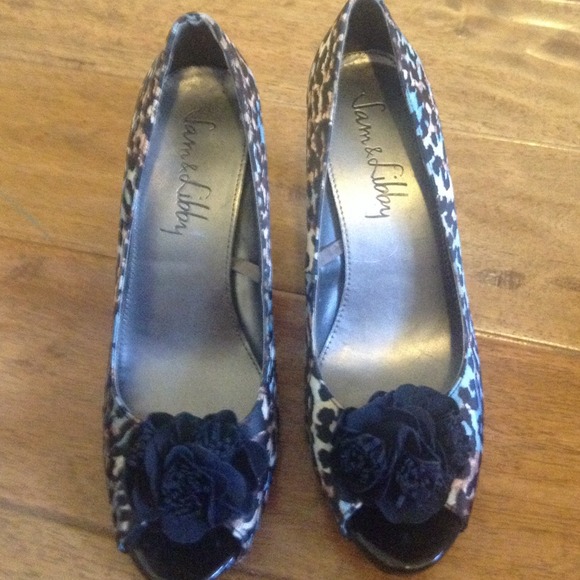 open toed brown & blue cheetah heels