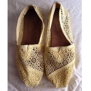 Women's crochet toms