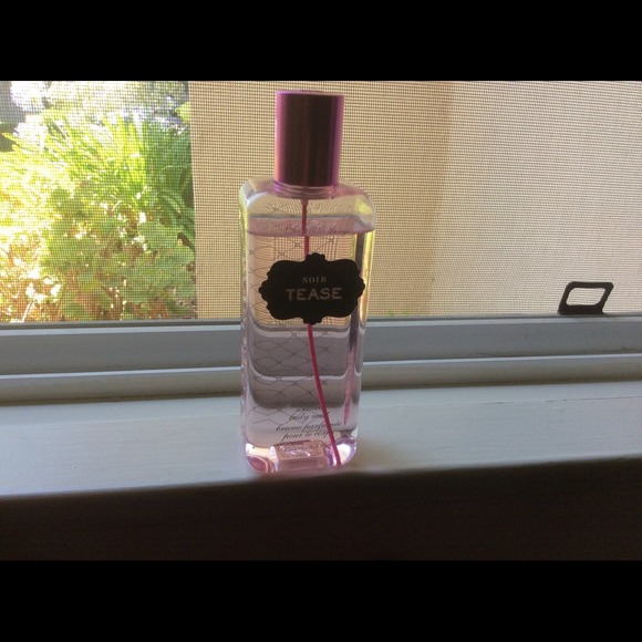 Victoria Secrets Noir Tease