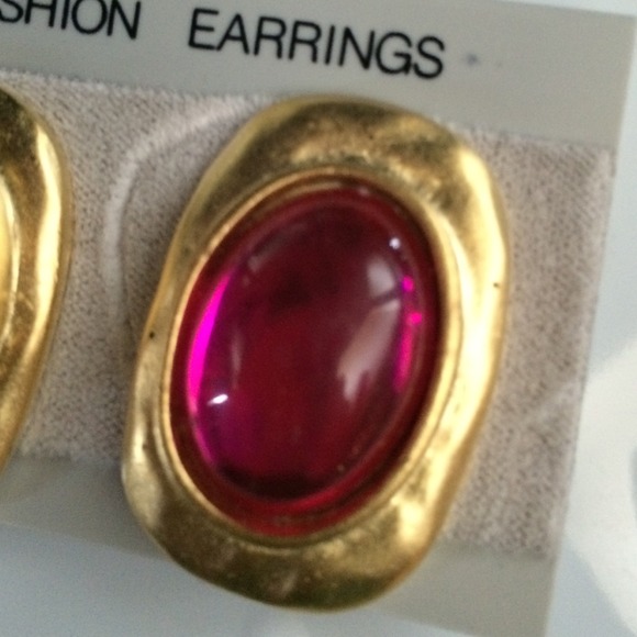 Beautiful Big Hot Pink Fashion Clip Earrings! - Picture 2 of 2