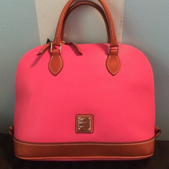 NWT Dooney & Bourke bag!!