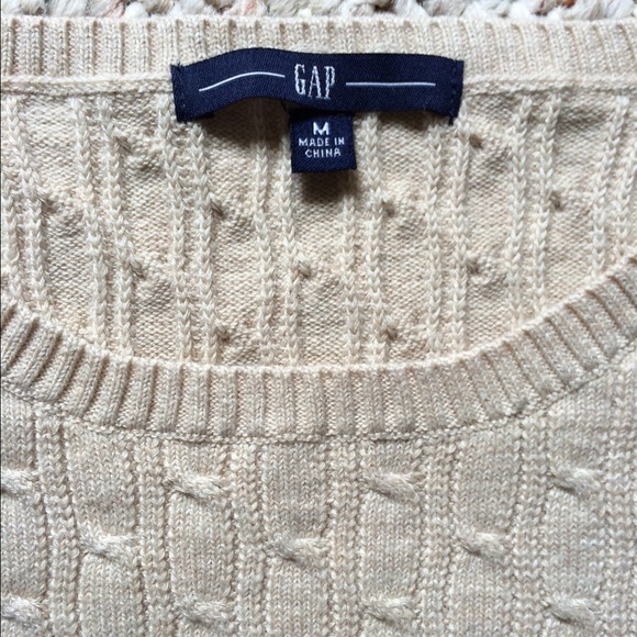 ❌SOLD❌GAP beige cable knit sweater - Picture 2 of 2