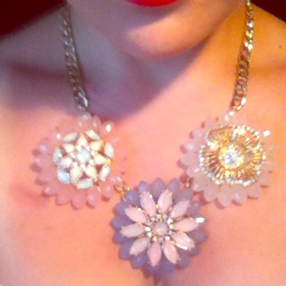 REDUCED Gorgeous statement piece floral necklace