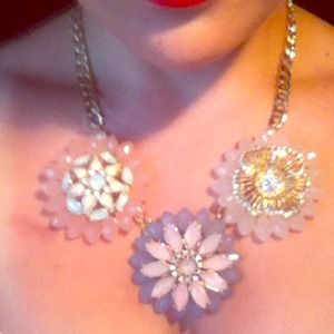 REDUCED Gorgeous statement piece floral necklace