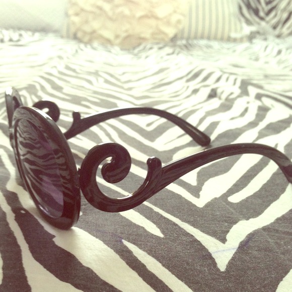 Prada like sunglasses..EUC