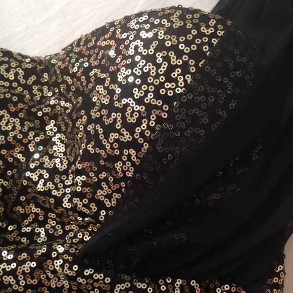 🎉HP 7/25🎉 gold sequin party dress - Picture 2 of 4