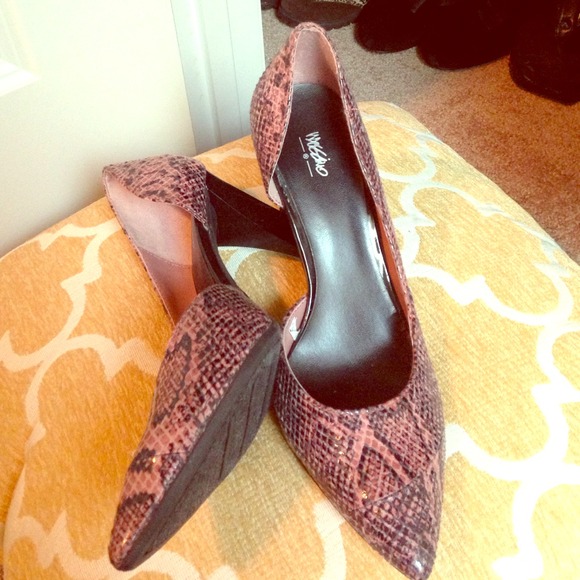 Snakeskin pink heels