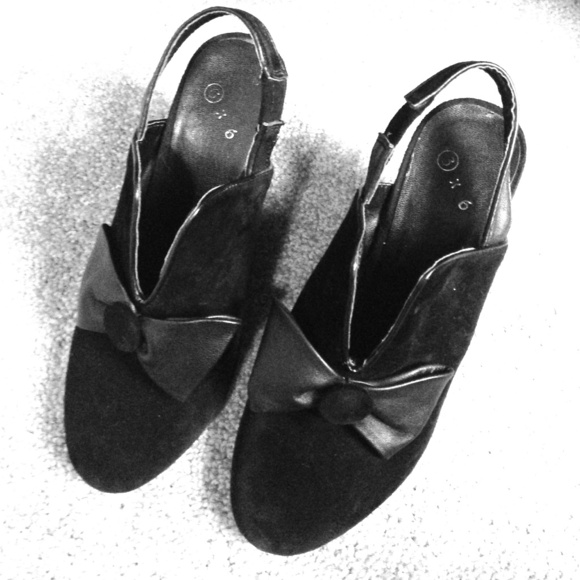 Black suede Mules