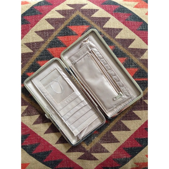 Pretty Blush Classic Clutch / Wallet - Picture 2 of 2