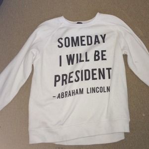 🚨🚨🚨White graphic crew neck 🚨🚨🚨