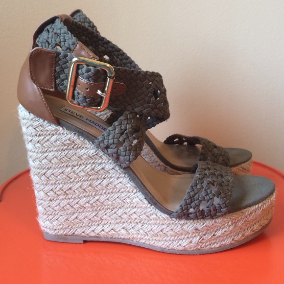 Steve Madden "magestee" wedge SIZE 8