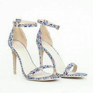 victoria contrast strappy sandals in black