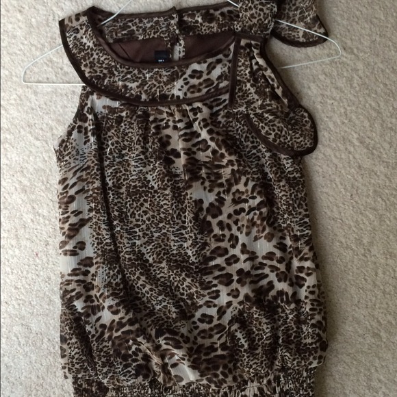 Animal print sleeveless top