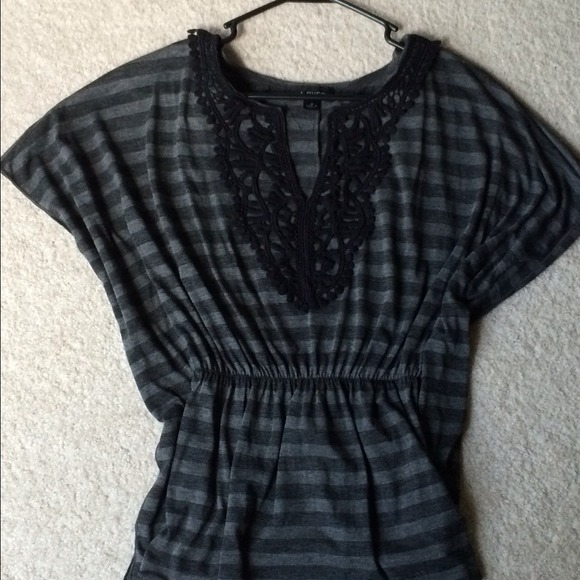 Flutter sleeve grey top