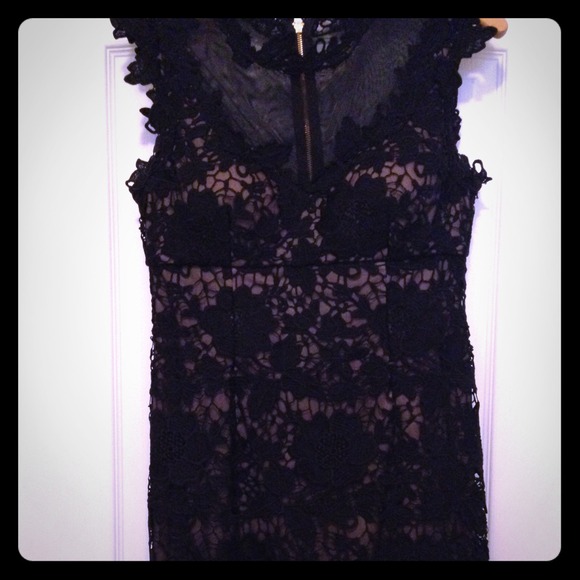 Cache size 12 Black Dress