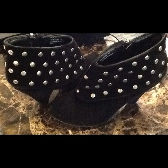 short heel booties///