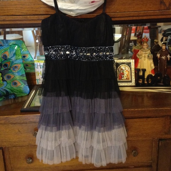 🔳Layered▪️Ombré▪️Short▪️Formal🔳 - Picture 1 of 3