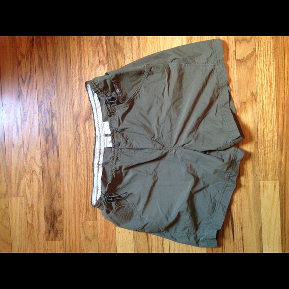 Columbia Women's hiking shorts - never worn