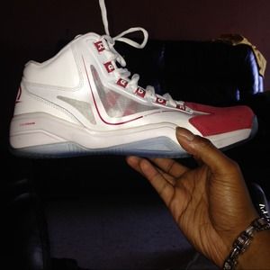 Size 12 Iversons like new. No box