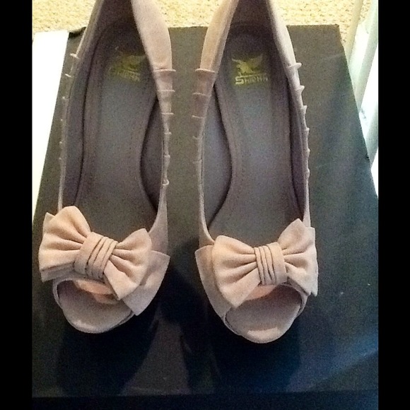 Light pink platform heels