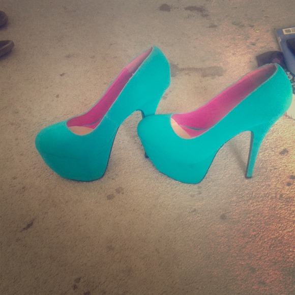 Teal 6 inch pumps
