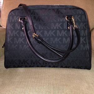 Authentic Michael Kors LG Satchel