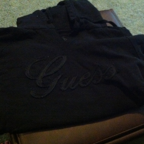 Black guess sweat shirt and bed head crimper