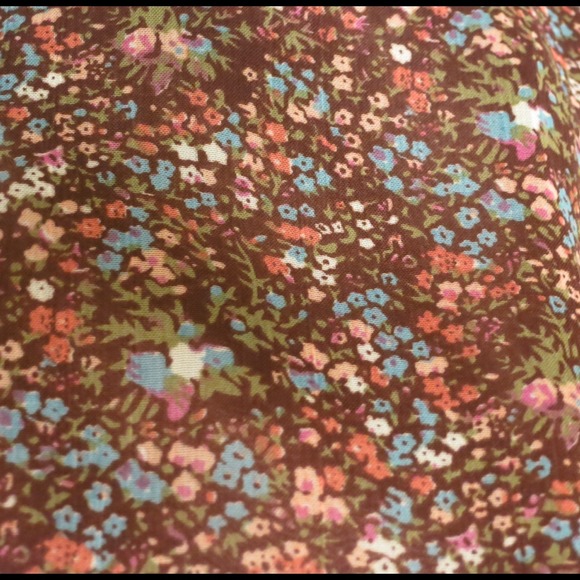 SOLD Floral dress with ruffled shoulder detail - Picture 3 of 3