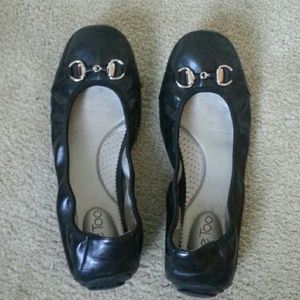 Me Too comfort black flats