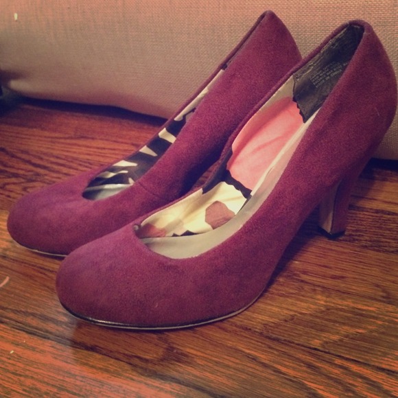Madden Girl Suede Maroon Pumps size US8.5/9