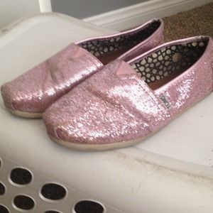 Glitter toms