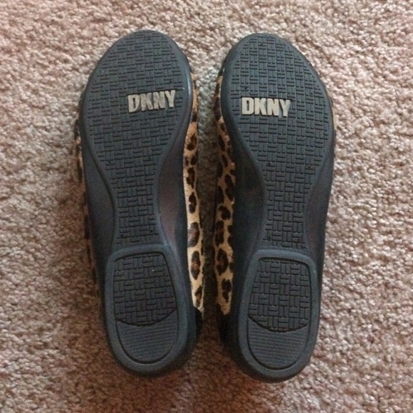 NWOT DKNY Calf Hair Leopard Flats - Picture 2 of 2