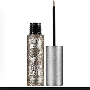 Urban decay heavy metal eyeliner in glitter gold