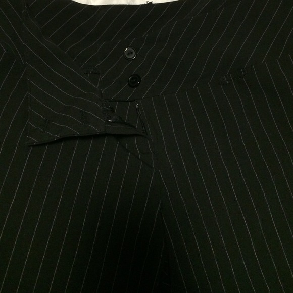 Adorable pinstripe capris - Picture 2 of 3