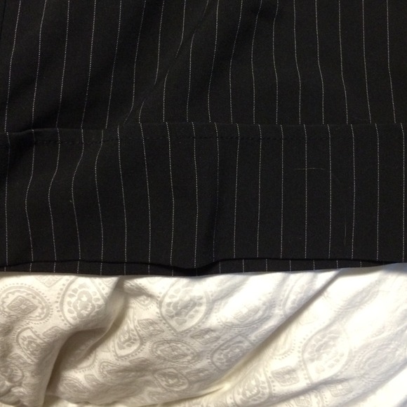 Adorable pinstripe capris - Picture 3 of 3