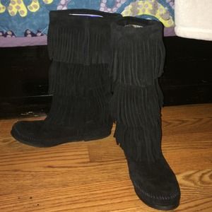 Minnetonka fringe boots