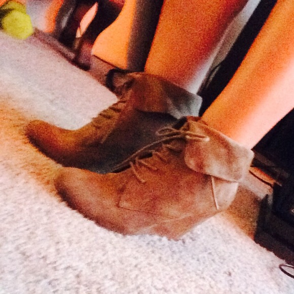 🎉sold🎉NWOT Nine West Suede Wedge Ankle Boots