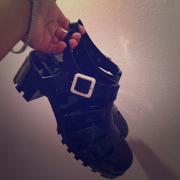 JELLY SANDALS {ON HOLD}