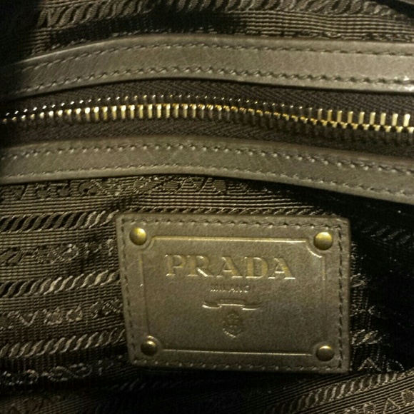 Authentic PRADA BaG FRIDAY SPECIAL SELLπππππ - Picture 4 of 4